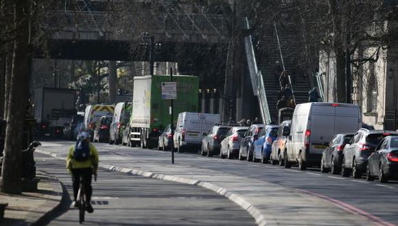 Londres le pone la cruz a los autos viejos ante contaminación