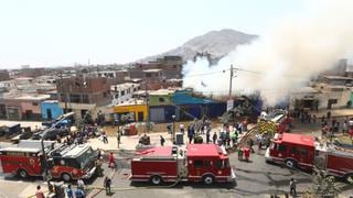 Cercado de Lima: reportan incendio en un depósito de Barrios Altos