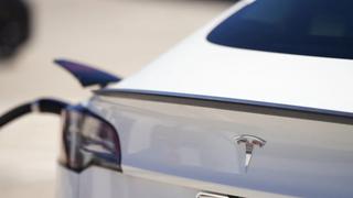 Tesla elimina de sus autos el sensor de aparcamiento para ahorrar costes