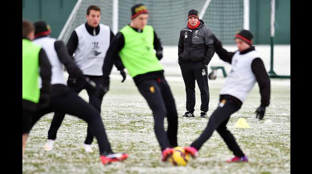 Liverpool no para: equipo entrenó en un campo lleno de nieve - 17