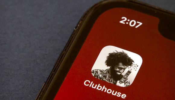 Clubhouse lleva poco más de un año disponible en iOS y ya se encuentra asomándose a Android. (Foto: AP/ Mark Schiefelbein)