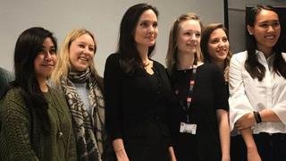 Angelina Jolie dictó clase en London School of Economics