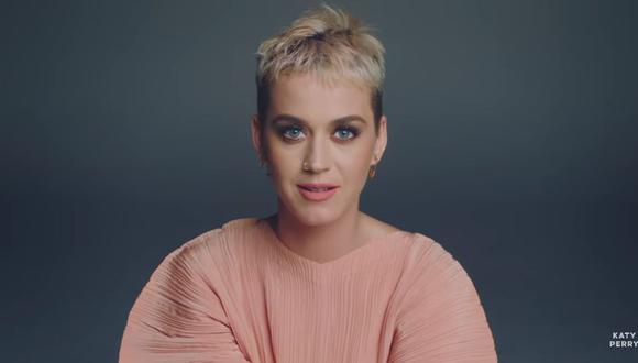 Katy Perry se aleja un poco de la imagen de diva y muestra su día a día en una trasmisión en vivo. (Foto: YouTube)
