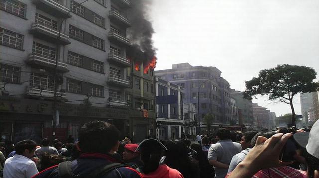 Incendio en edificio de la Av. Garcilaso causó alarma [Fotos] - 1