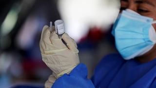 COVID-19: Gobierno restringe aplicación de vacuna AstraZeneca a personas con trombosis