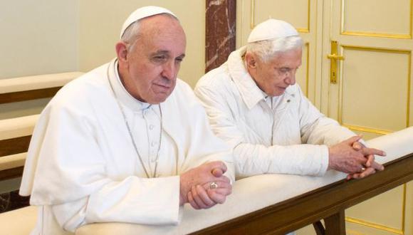 El Papa saluda a Benedicto XVI a un año de su renuncia