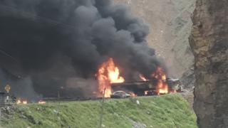 Carretera Central: incendio de camiones cisterna dejó un muerto y un herido
