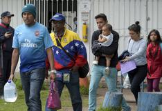 Migrantes venezolanos se enfrentan por comida en un campamento de Bogotá