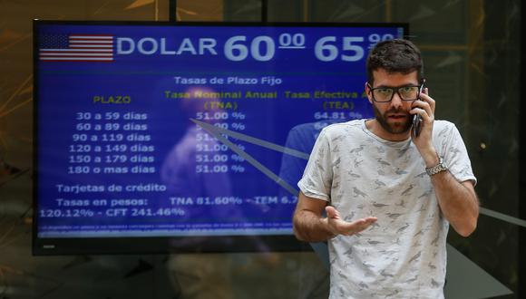 Para un número creciente de respetados economistas, el único camino hacia un nuevo comienzo para Argentina implica acoger el dólar estadounidense. (Foto: EFE/ Juan Ignacio Roncoroni)