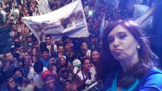 Argentina: Cristina se suma a la moda del selfie y causa furor