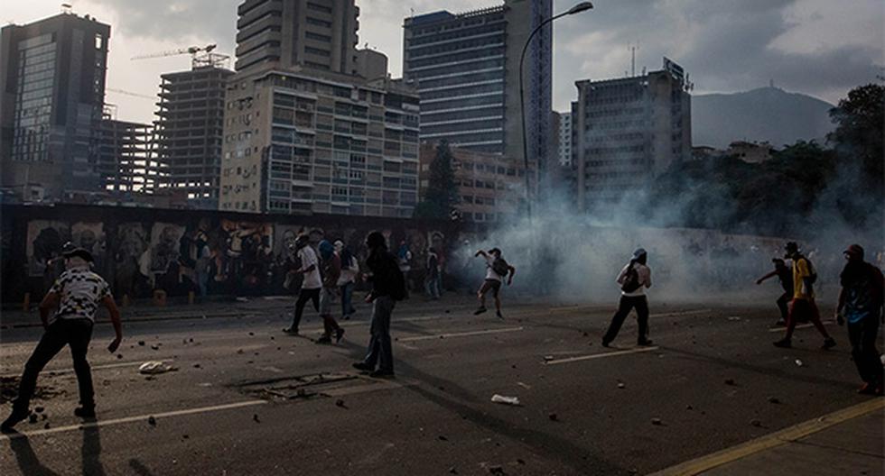 Las protestas del miércoles 19 en diversos puntos de Venezuela dejaron 3 muertos y más de 100 detenidos. (Foto: EFE)