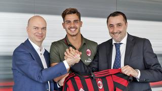 AC Milan presentó como nuevo delantero al joven portugués André Silva