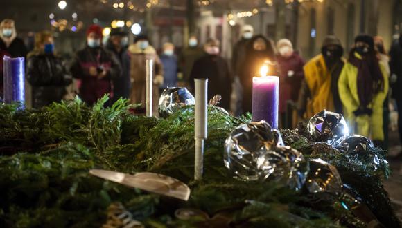 ¿Cuándo se encienden las velas de la Corona de Adviento y cuál es su significado? | Si piensas celebrar esta peculiar festividad de cara a las fiestas de Navidad y de Año Nuevo, aquí te diremos cuándo se encienden las velas de la Corona de Adviento, su significado, entre otra información referente a este tema.  (EFE)