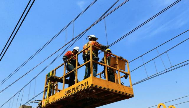 Ingenieros y personal especializado trabaja para recuperar el servicio afectado por falla eléctrica. (Foto: Difusión)