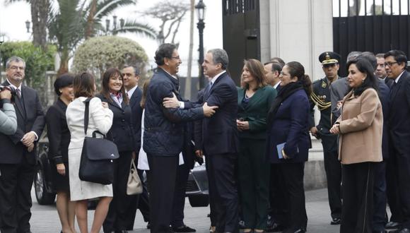 Martín Vizcarra había sido denunciado junto a Salvador del Solar. En esta foto, minutos antes de que acuda al Congreso por la cuestión de confianza (Foto: Piko Tamashiro)