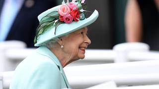 Reina Isabel II compadece al ministro británico de Sanidad Matt Hancock: “Pobre hombre”