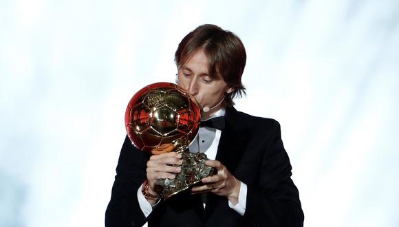 Luka Modric ganó el Balón de Oro 2018 y terminó con la hegemonía de Cristiano Ronaldo y Lionel Messi. | Foto: Reuters