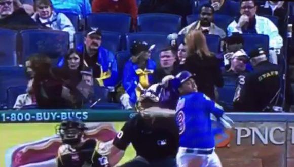 Vine: pelotazo manda a fan de béisbol al hospital [VIDEO]