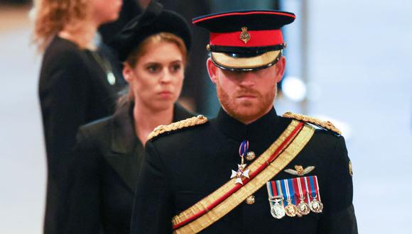 El príncipe Harry llega para montar una vigilia alrededor del ataúd de la reina Isabel II en Westminster Hall. (IAN VOGLER / POOL / AFP).