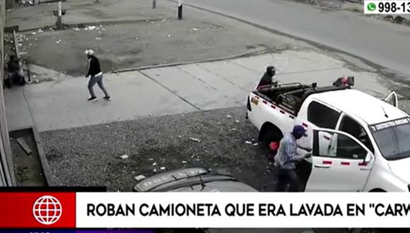 Sujetos armados se llevaron una camioneta que estaba siendo recién lavada en un 'carwash' ubicado en Comas. (Foto: Captura de pantalla / América Televisión)
