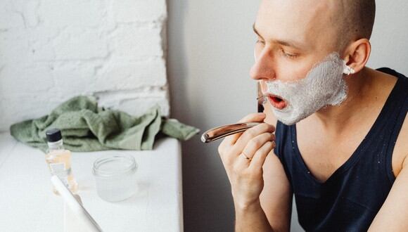 Por qué la gente está usando la espuma de afeitar para limpiar