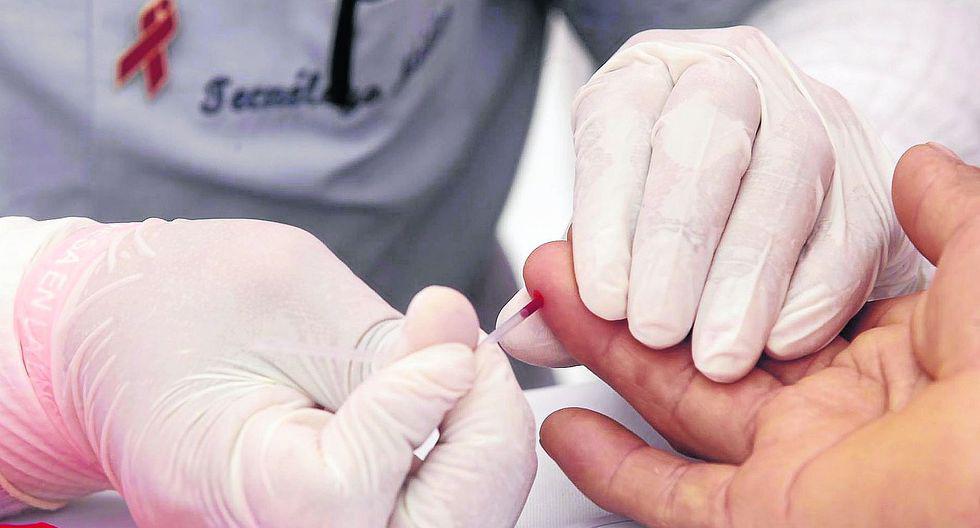 El 1 de diciembre celebra el Día Mundial de la Lucha contra el VIH. Cerca de 200 personas se unieron ayer para formar un lazo simbólico. (Foto: referencial).