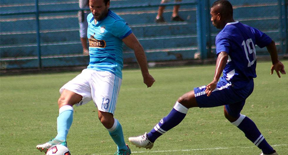 Renzo Revoredo pudo aumentar en el marcador en la goleada de Sporting Cristal ante Alianza Atlético. Sucedió todo lo contrario y el defensa solo le quedó reír. (Foto: Facebook - Sporting Cristal)