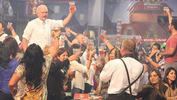 ¿Cuántos litros de cerveza venderá Backus en el Oktoberfest?
