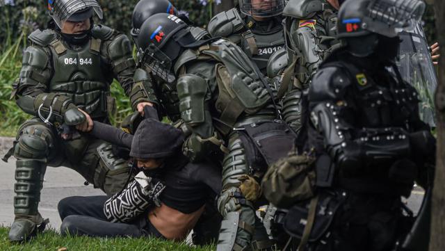 Decenas de miles de colombianos protagonizan este jueves una de las marchas más robustas de los últimos tiempos en contra de las políticas del presidente de Colombia (Foto: AFP).