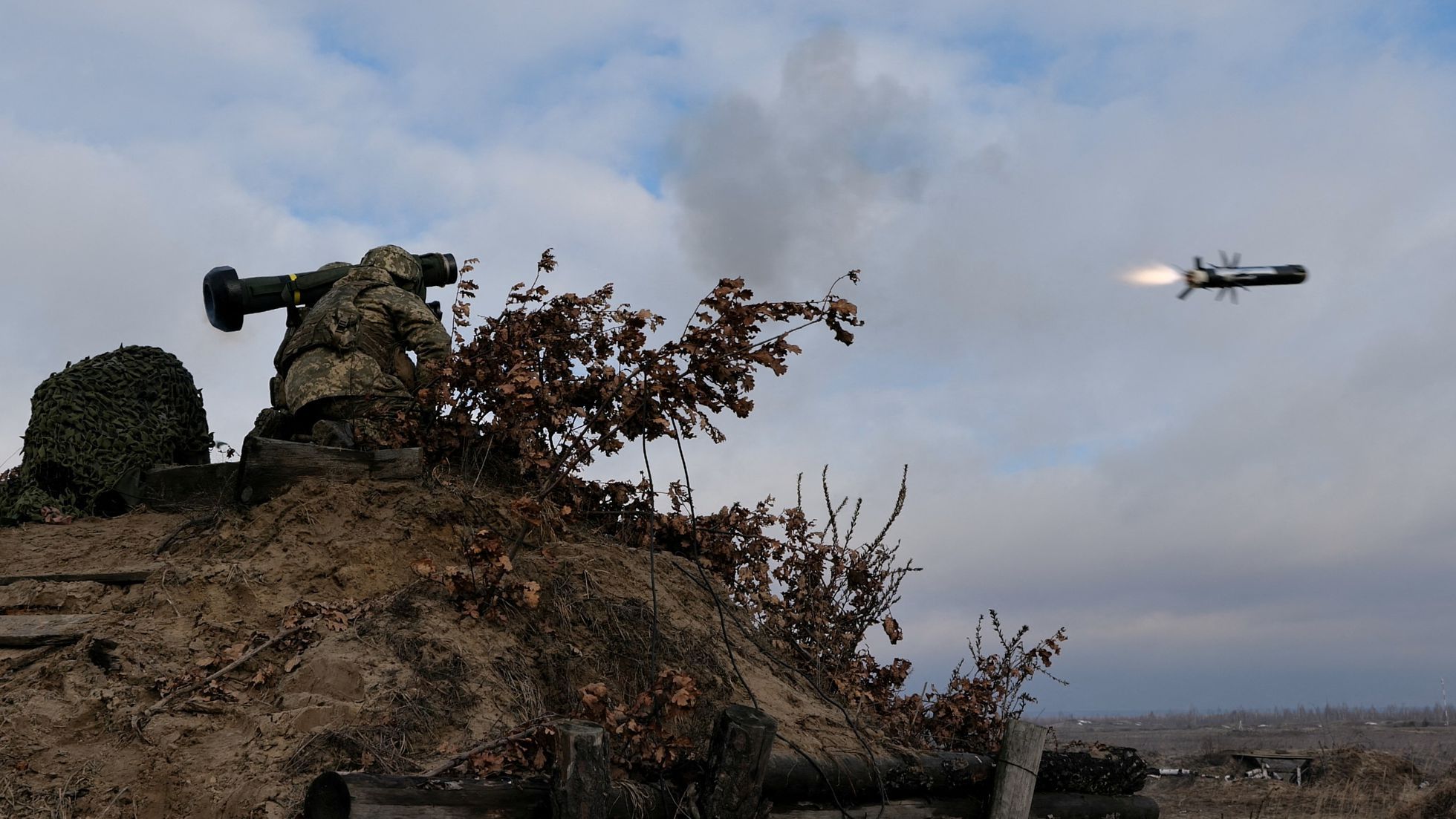 A Ukrainian soldier fires a Javelin anti-tank missile during training on February 18, days before the Russian invasion.  (UKRAINIAN JOINT FORCES OPERATION / REUTERS).