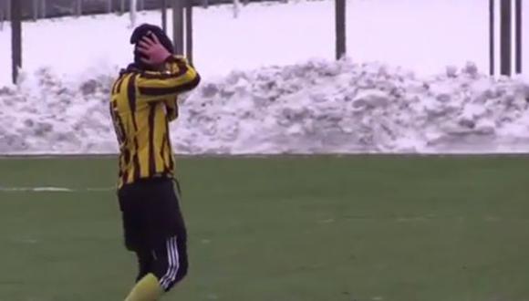 YouTube: futbolista ucraniano contestó celular en pleno partido