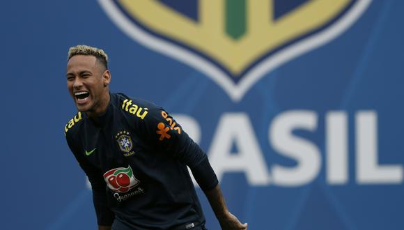 El último martes, Neymar se retiró de las prácticas de Brasil por un fastidio en el tobillo. Muchos pensaron lo peor, pero el crack de la canarinha está mejor y se encuentra preparado para su siguiente duelo en Rusia 2018. (Foto: AFP)