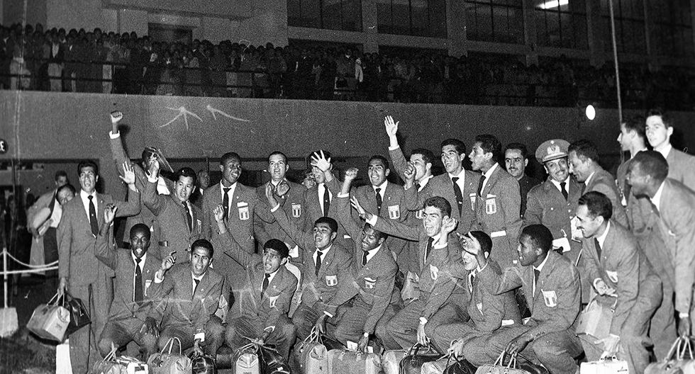 El 18 de agosto de 1960 la selección peruana de fútbol y el equipo de remo partieron a Roma para participar en los Juegos Olímpicos. Foto: GEC Archivo Histórico