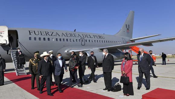 Pedro Castillo llegó al Encuentro Presidencial y Gabinete Binacional en La Paz, Bolivia. (Foto: Cancillería)