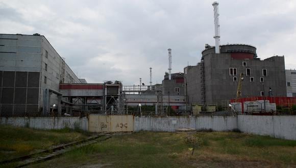 Una vista de la planta de energía nuclear Zaporizhzhia controlada por Rusia en el sur de Ucrania el 15 de junio de 2023. (Foto de Olga MALTSEVA / AFP)