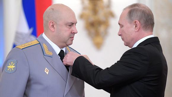 Surovikin fue condecorado en 2017 por Putin por sus servicios militares en Siria. (EPA)