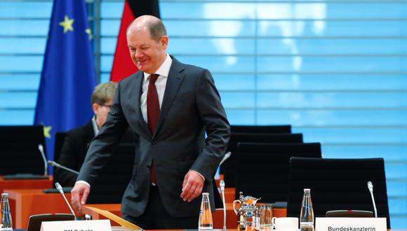 El Ministro de Finanzas y Vicecanciller de Alemania, Olaf Scholz, llega a la reunión semanal del gabinete en la Cancillería en Berlín, mientras continúa la propagación del coronavirus COVID-19 en el país. (AFP / X90145 / FABRIZIO BENSCH).