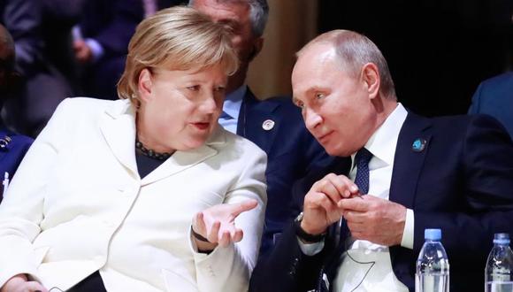 Angela Merkel pide a Vladimir Putin distensión y diálogo en conflicto con Ucrania. (AFP)