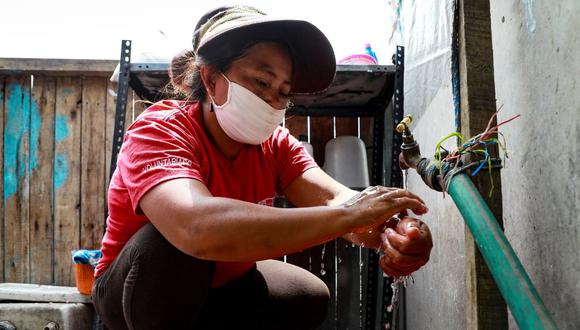 Ejecutivo también completará el bono de S/380 otorgado a algunas familias. (Foto: EFE)