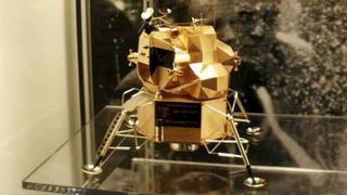 Estados Unidos: roban reproducción en oro de módulo lunar de un museo