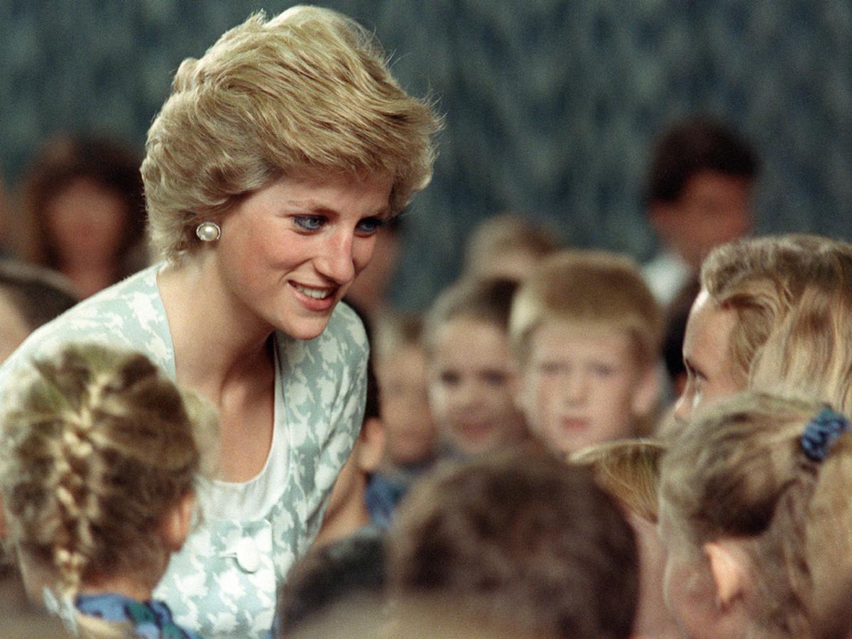 Médico recuerda el emotivo momento cuando la princesa Diana abrazó