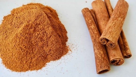 La canela es beneficiosa para tus plantas. | Foto de <a href="https://www.pexels.com/es-es/foto/seco-cocinando-navidad-aromatico-5498005/" target="_blank">Ruby Sengar</a>