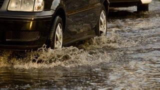 San Isidro: aniego inundó tres cuadras de jirón Juan del Carpio