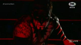 Finn Bálor hizo huir a Seth Rollins del cuadrilátero [VIDEO]