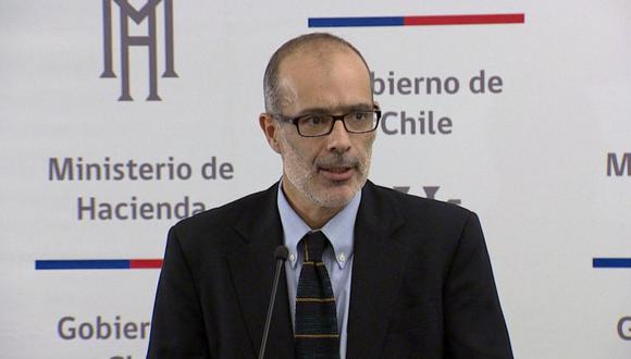 El ministro de Hacienda, Rodrigo Valdés, durante una entrevista con Reuters en Santiago. Imagen de archivo. 9 de agosto de 2017.