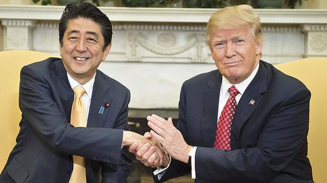 El primer ministro de Japón visitó a Trump en la Casa Blanca - 8