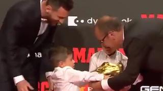 Lionel Messi: sus hijos Thiago y Mateo sufrieron para sostener la Bota de Oro | VIDEO 