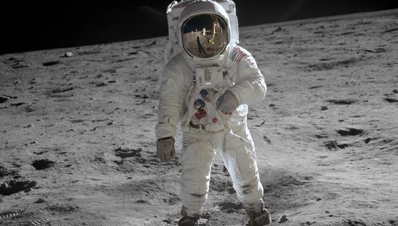 El astronauta Buzz Aldrin, piloto del módulo lunar, camina sobre la superficie de la Luna durante el paseo lunar del Apolo 11. (NASA)