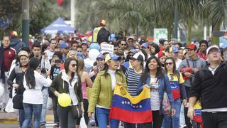 Migración venezolana: cómo y por qué Chile se beneficia, pero Colombia y Perú no