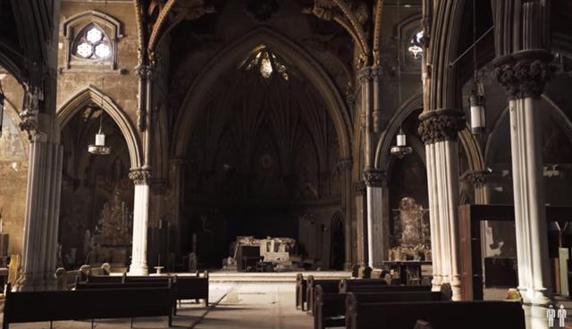 Los episodios más destacados incluyen la exploración de una majestuosa catedral gótica de 150 años de antigüedad. (Foto: Captura YouTube)